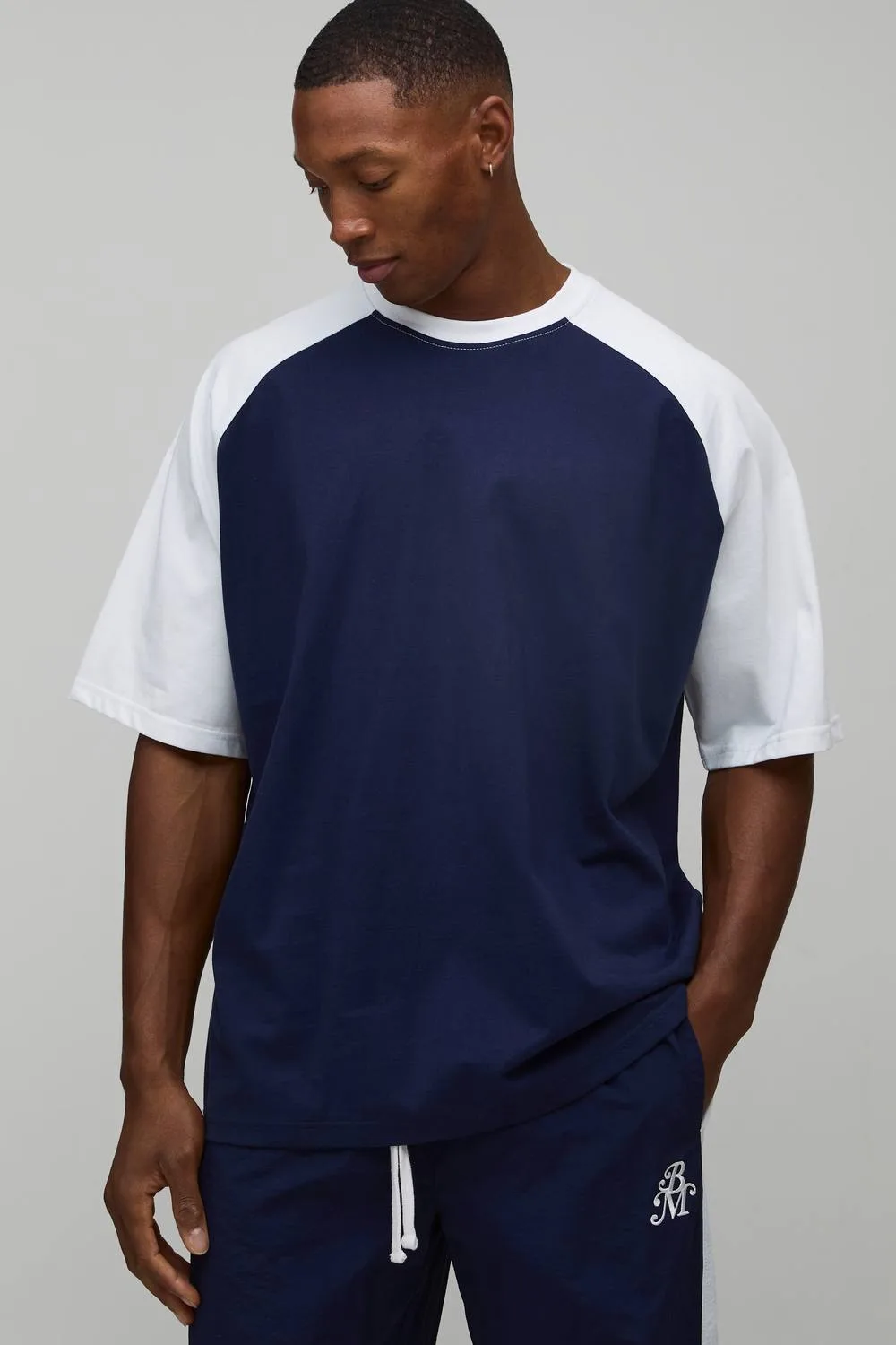 Herren Oversized Raglan Kurzarm T-Shirt Navy Größe 5XL - boohooMAN - FashionsVida