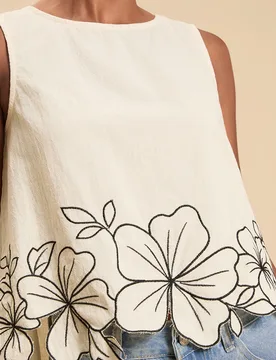 Top sin mangas con cuello redondo y bordado floral para mujer, ideal para vacaciones XS - Shein - FashionsVida