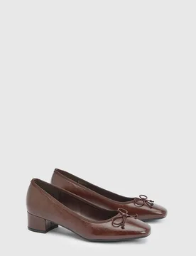 Women's Gracie Faux Patent Leather Bow Detail Low Block Heel Court Shoes in Chocolate Size: 6 - Chocolate - Size: 6 - Dorothy perkins - FashionsVida