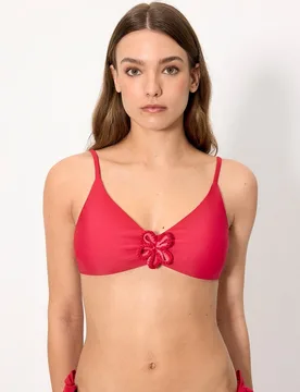 Tops de bikini triángulo detalle flor crochet en copa b - Ysabel Mora - FashionsVida