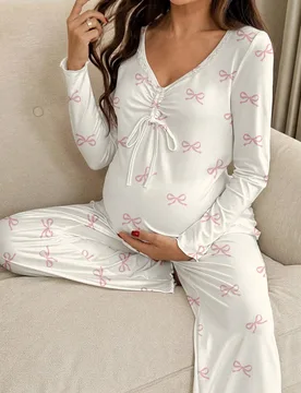 Piezas Conjunto de top con cuello en V y estampado de moño y pantalones cómodos de maternidad XL - Shein - FashionsVida