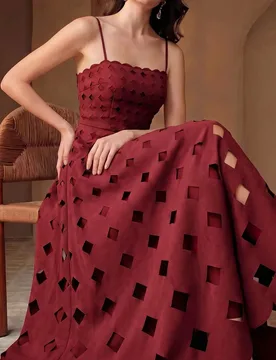 Elegante Vestido Largo sin Tirantes de Color Rojo Vino, Diseño de Cintura Entallada y Estilizante sin Mangas con Recortes para Vacaciones para Mujere - Shein - FashionsVida