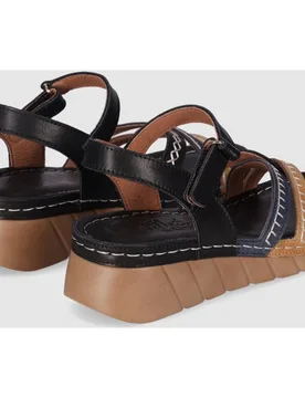 Sandalias de cuña baja de mujer en piel con tiras cruzadas en la pala y cierre ajustable - Chika10 - FashionsVida