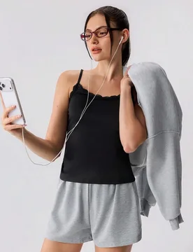 Camiseta de encaje para mujer - Piel amigable y cómoda, con un ajuste ceñido. Se puede usar sola o en capas para un look de moda. Un artículo de us - Shein - FashionsVida