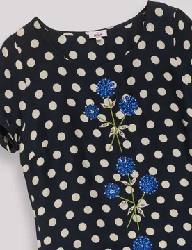 Vestido corto recto con estampado de lunares y bordado central - Niza - FashionsVida