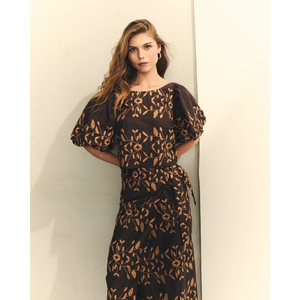 Blusa de mujer bordada con manga abullonada - Hannibal Laguna Collection - FashionsVida