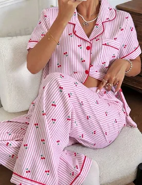 Conjunto de pijama para mujer con estampado de cerezas a rayas dulces, textura arrugada tipo burbuja, solapa y frente abierto XXL - Shein - FashionsVida