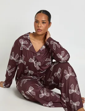 Womens Plus Bow Print Long Sleeve Shirt & Trouser Pyjama Set - Chocolate - Size 18 Uk - Boohoo - FashionsVida