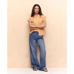 Blusa de mujer con volante