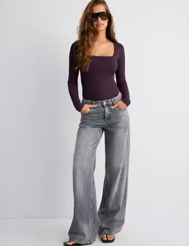 Body mit Kastenausschnitt und langen Ärmeln Dunkles Purpurrot XS - Stradivarius - FashionsVida