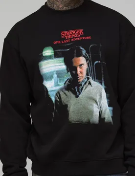 Herren Tall Oversized Stranger Things Lizenz Bedrucktes Sweatshirt Black Größe Large - boohooMAN - FashionsVida