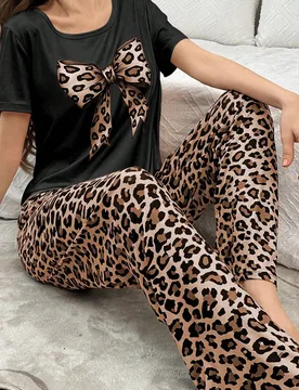 Conjunto de pijama de mujer con estampado de leopardo, lazo decorativo y pantalón corto - Shein - FashionsVida