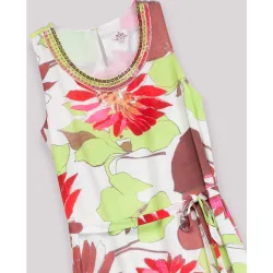 Vestido midi estampado sin mangas con cinturón y bajo asimétrico