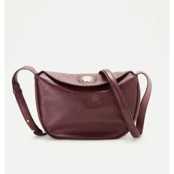 Bolso crossbody en napa lisa con cierre metálico