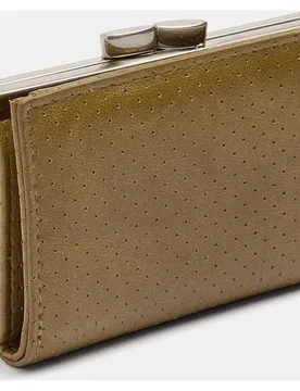 Cartera de mujer pequeña con cierre de botón y tachuelas decorativas - Parfois - FashionsVida