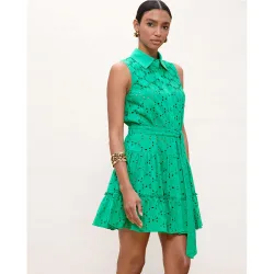 Vestido corto con volantes y bordado suizo