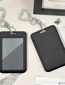 Portacartas negro con colgante con forma de corazón, que se puede usar como adorno de bolso, llavero, para guardar identificación, tarjetas de membr - Shein - FashionsVida