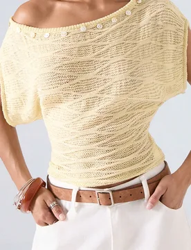 Blusa de punto ajustada con mangas de murciélago asimétricas y decoración de botones S - Shein - FashionsVida