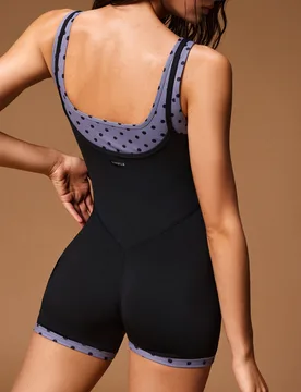 Mono deportivo ajustado sin mangas con patchwork de lunares M - Shein - FashionsVida