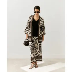Pantalón fluido de mujer con estampado y negro
