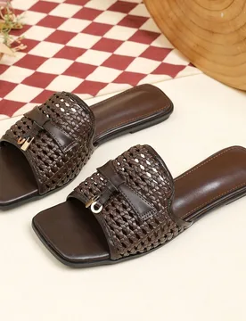 Sandalias planas para mujer 2026 Primavera/Verano Nuevas Versátiles Suela blanda Chanclas de playa Sandalias romanas de moda Zapatos para mujer talla - Shein - FashionsVida
