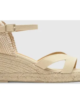 Sandalias de cuña de mujer Bruna abiertas con pala en v y cierre de hebilla - Castañer - FashionsVida
