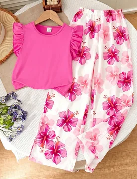 Conjunto de camiseta de manga acampanada de color rojo rosa sólido y pantalones largos con estampado floral para niñas, adecuado para uso casual en - Shein - FashionsVida