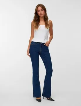 Jeans flared de mujer con bolsillos - Vero Moda - FashionsVida