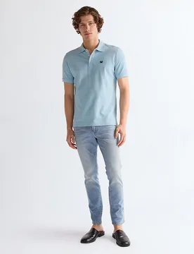 Vaqueros larston de hombre con corte ajustado en el muslo y tiro medio - Wrangler - FashionsVida