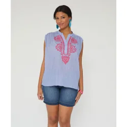 Blusa de mujer manga caida con bordado contraste