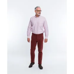 Chino de hombre regular en burdeos oscuro