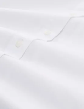 Camisa de manga larga de mujer con cuello clásico, botones y un pequeño bordado en el bolsillo lateral - Tom Tailor - FashionsVida
