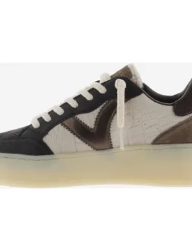 Zapatillas plataforma de mujer con piezas de serraje y detalles - Victoria - FashionsVida