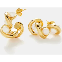 Pendientes de aro dorados con perlas