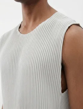 Miyake Pleated Men Sleeveless Vest Round Neck Loose Fit Casual Tank Top Japanese Minimalist Daily Wear - Aliexpress - FashionsVida
