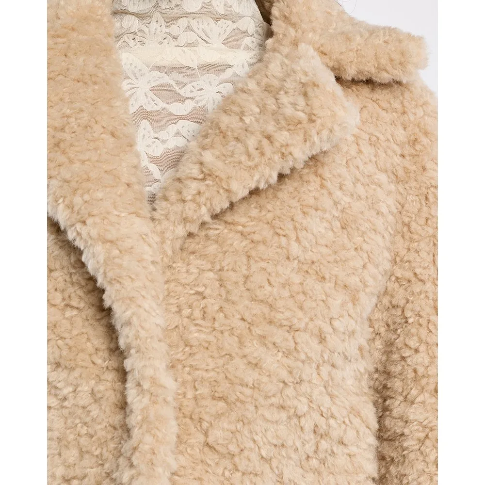 Chaqueta de mujer de borrego con cuello y solapa - Lili Sidonio - FashionsVida