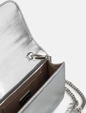 Bandolera de mujer con cuerpo estilo caja y detalle de joya cuadrado en la solapa delantera - Alma en Pena - FashionsVida