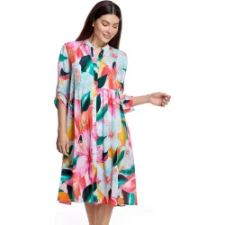 Vestido de playa de mujer con silueta fluida y diseño floral