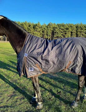 Manski Weidedecke Highneck SEASON dünn, charcoal 95 - Reitsport Manski - FashionsVida