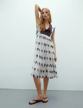 Vestido midi estampado sin mangas cuello pico - Andam - FashionsVida