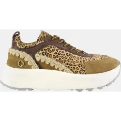 Speed Eskimo sneaker con cierre de cordones. Fabricada en ante máxima comodidad