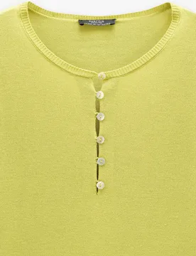 Jersey de mujer 100% viscosa de punto de manga corta con cuello pico - Parfois - FashionsVida