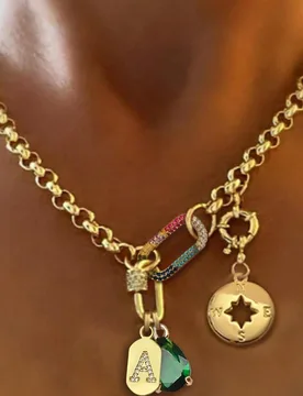 Pieza Collar de letra A-Z de lujo dorado, cadena de letra con brújula única y diamante verde, acero inoxidable, para decoración diaria de trabajo d - Shein - FashionsVida