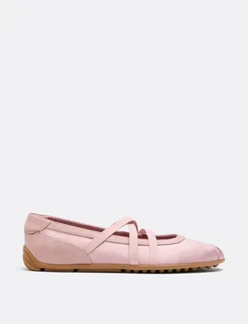 Sneakerinas in Satinoptik mit gekreuzten Riemen ROSA 35 - Stradivarius - FashionsVida