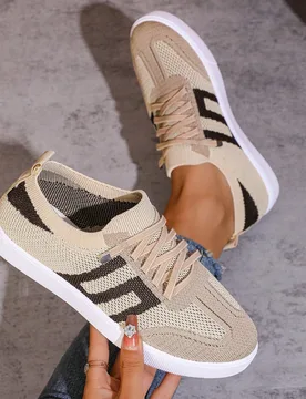 Zapatillas deportivas con parte superior elástica de punto, suela plana transpirable y absorción de sudor con colores contrastantes, calzado bajo de - Shein - FashionsVida