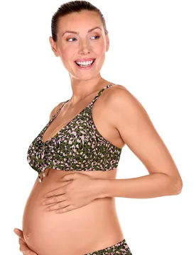 Top de bikini premamá con tirantes regulables y estampado ánimal print - Dolores Cortés - FashionsVida