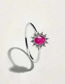 Anillo de oro con diamante y rubí - El Corte Inglés - FashionsVida