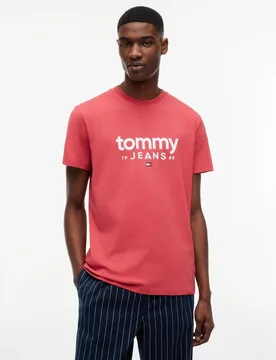 Camiseta de manga corta en color rojo, con logo en el pecho y corte slim - Tommy Jeans - FashionsVida