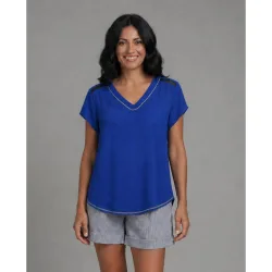 Blusa azul cuello de pico