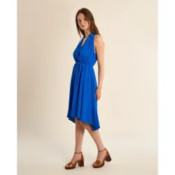 Vestido corto con escote halter asimétrico
